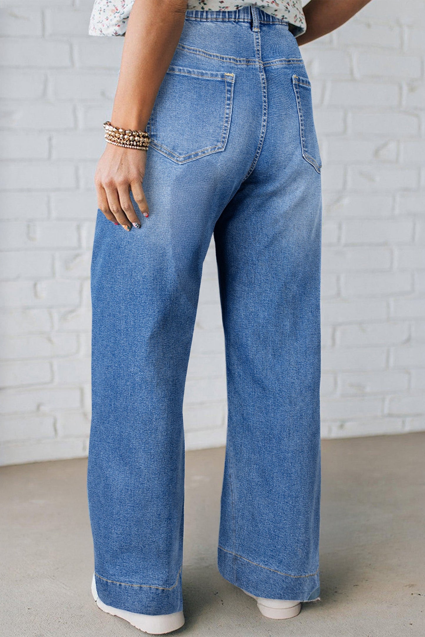 Vaqueros plus size de lavado ácido azul claro con cordones de contraste