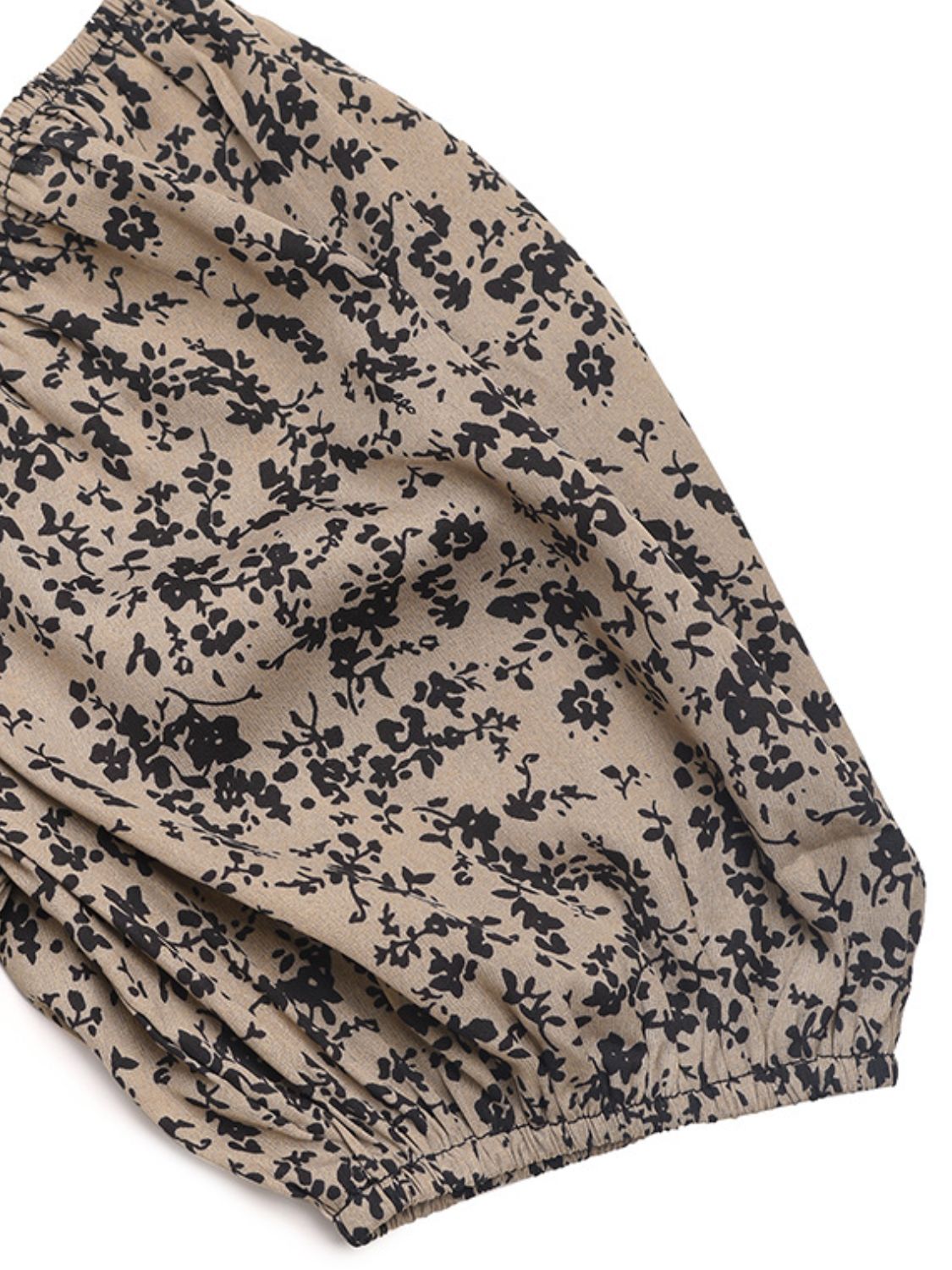 Mono Perfee fruncido estampado de cuello cuadrado y mangas abullonadas
