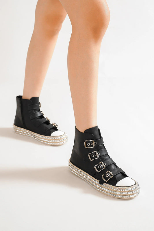 Zapatillas de Plataforma con Tachuelas y Correas de Hebillas Múltiples Beast Fashion