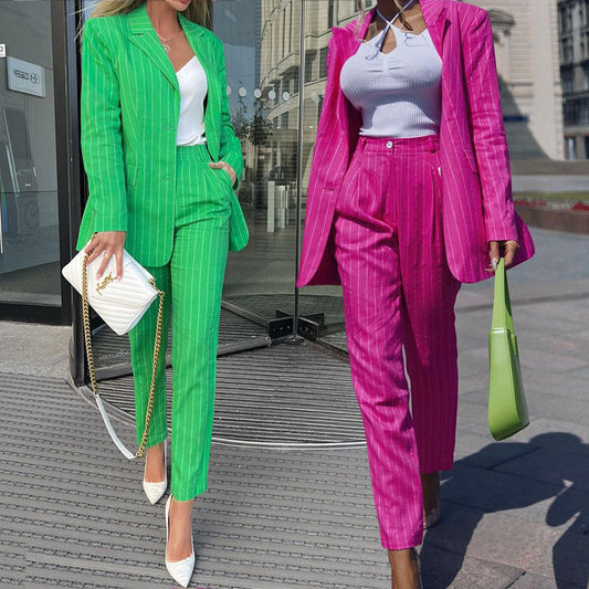 Conjunto de dos piezas de temperamento a rayas con solapa para mujer. Consulta la tabla de tallas en "más detalles".