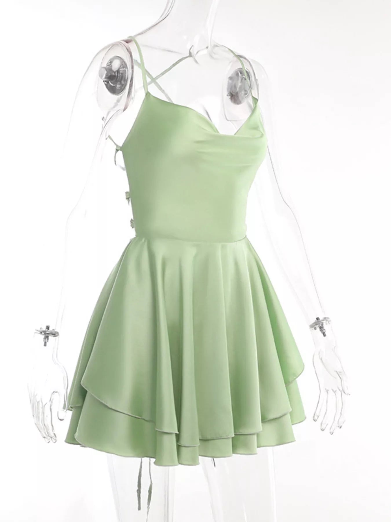 Vestido camisero sin espalda con volantes y capas