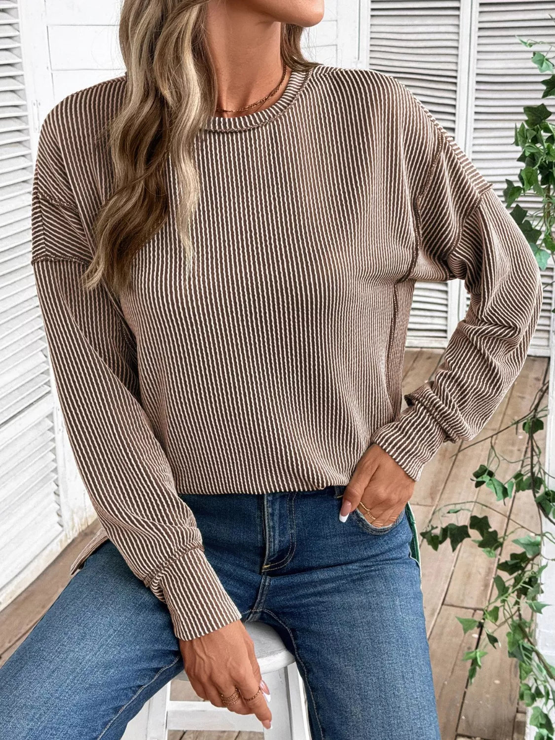 Sudadera de cuello redondo con aberturas laterales