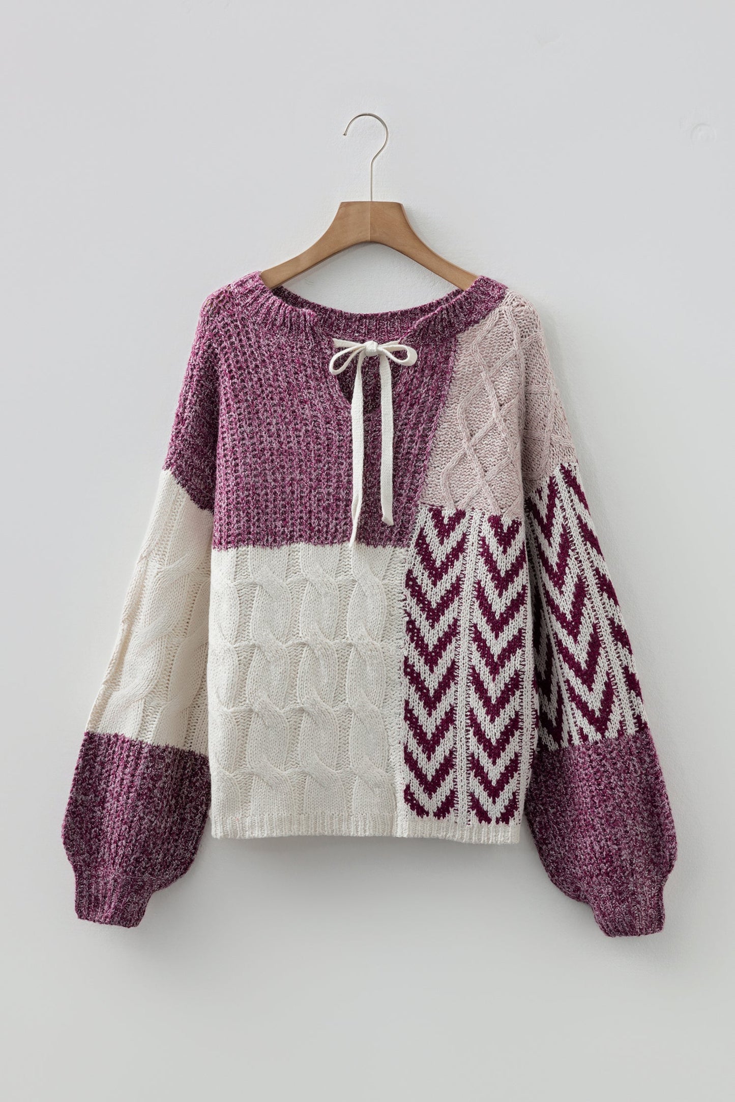 Suéter holgado con bloques de color morado, patchwork y espalda anudada