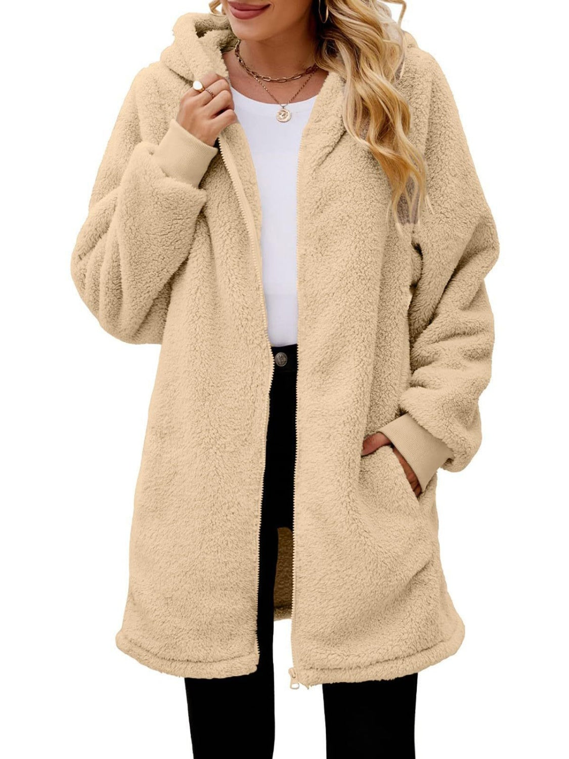 Chaqueta con capucha, manga larga y cremallera, con bolsillos afelpados