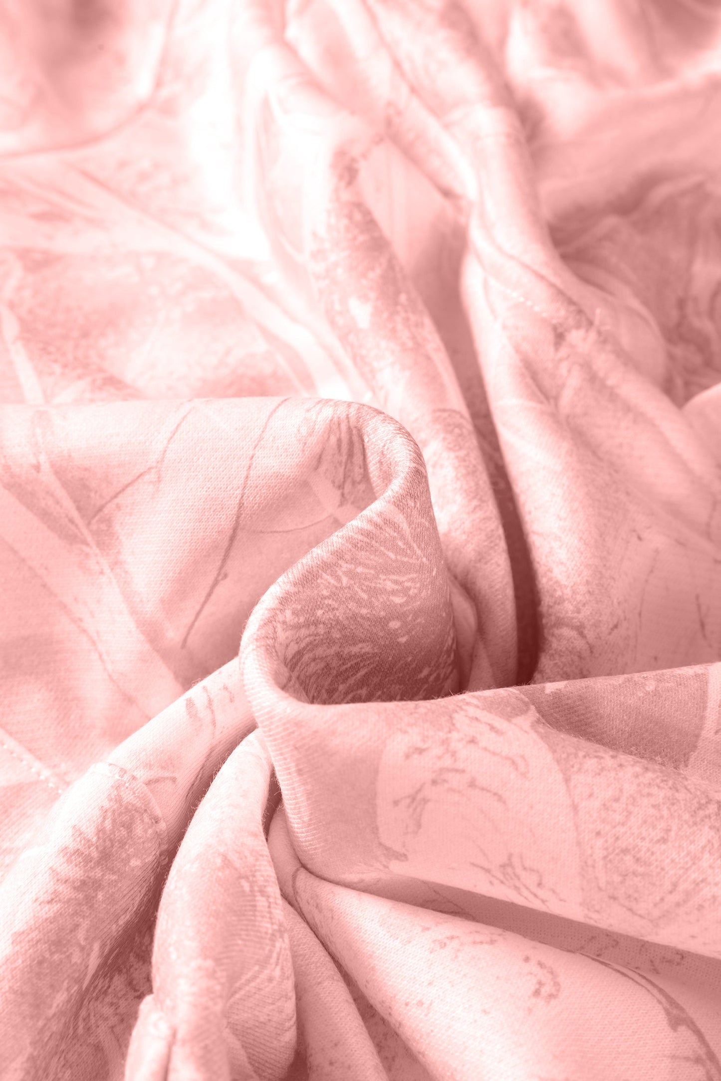 Sudadera con capucha deportiva extragrande con estampado de camuflaje Woodland rosa claro