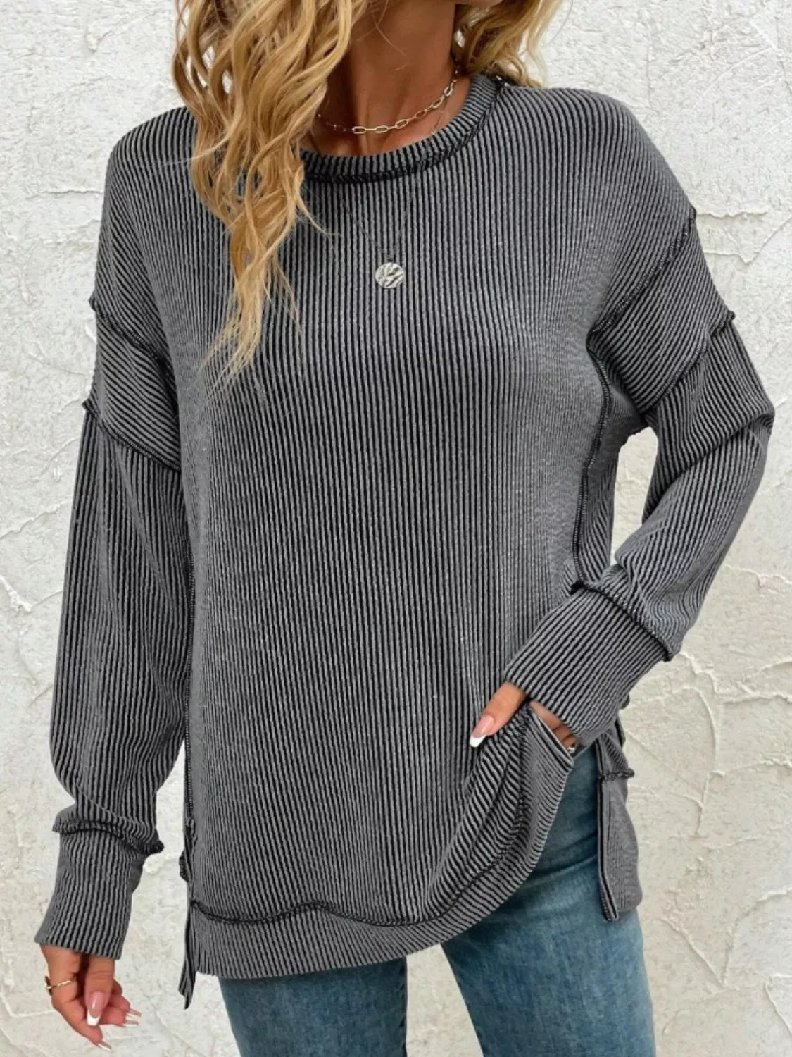 Sudadera de cuello redondo con aberturas laterales
