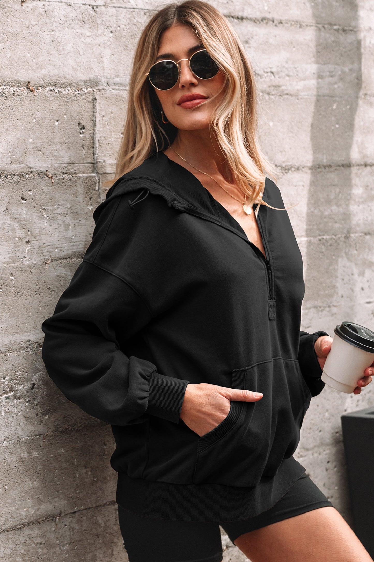 Sudadera con capucha holgada de lavado mineral con medio cierre y bolsillo canguro, negra