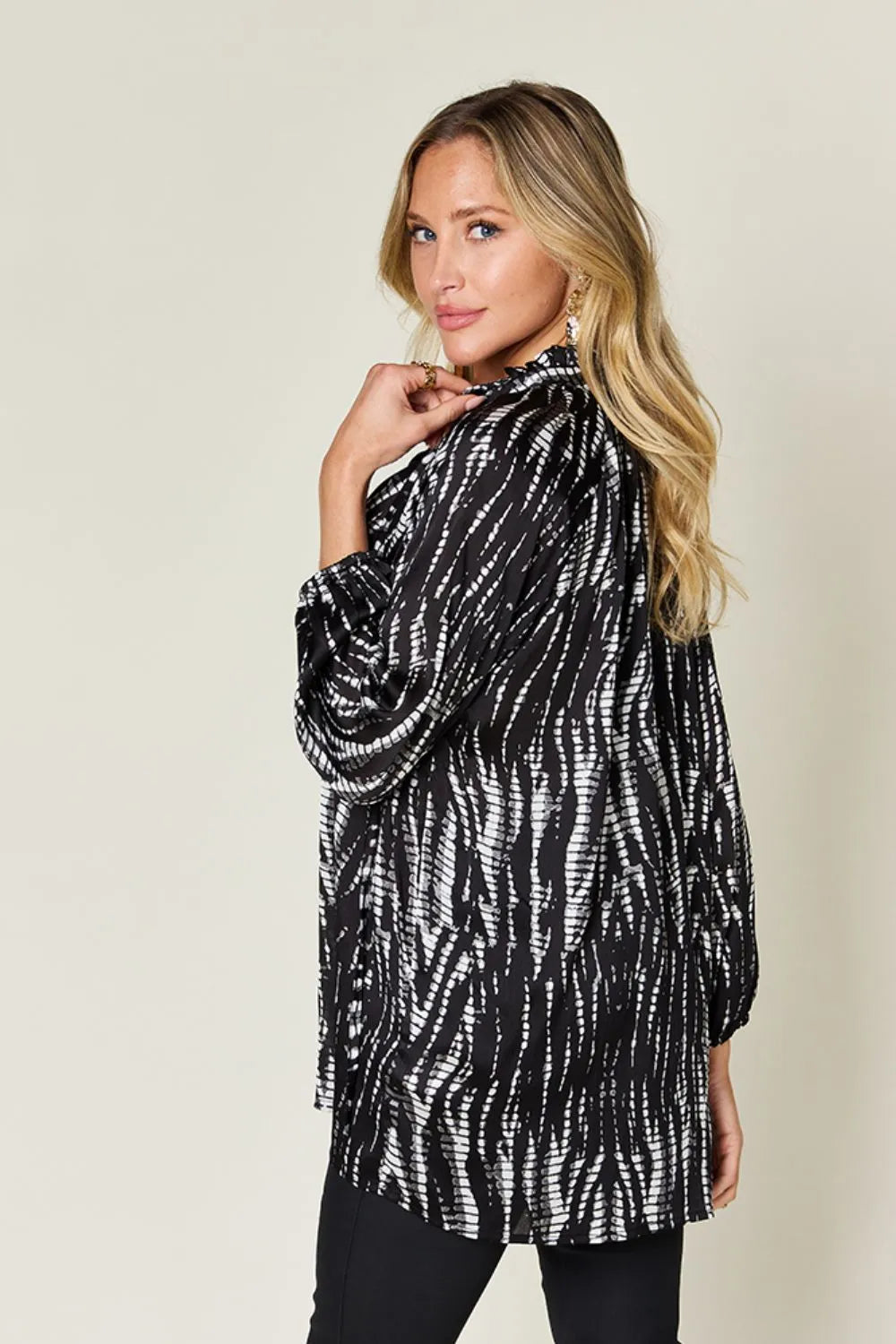 Camisa abotonada de manga larga estampada Full Size Double Take