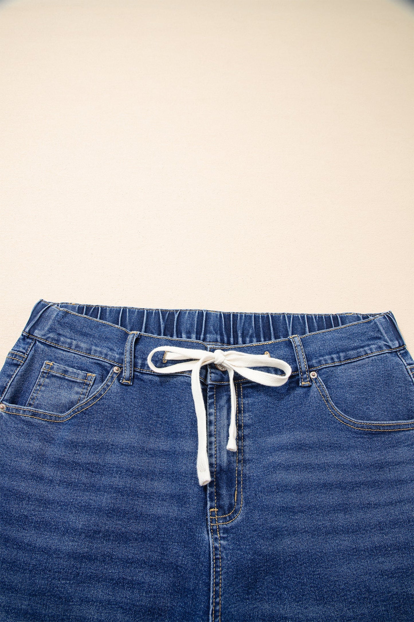 Vaqueros plus size de lavado ácido azul claro con cordones de contraste