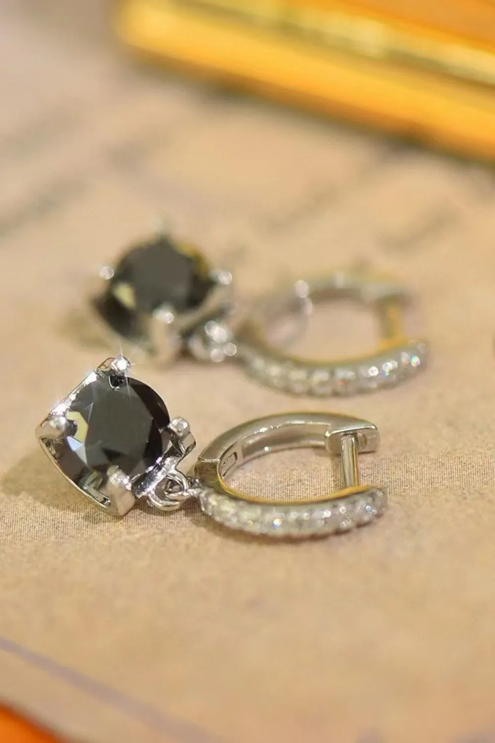 Pendientes colgantes de moissanita de 2 quilates de plata de ley 925