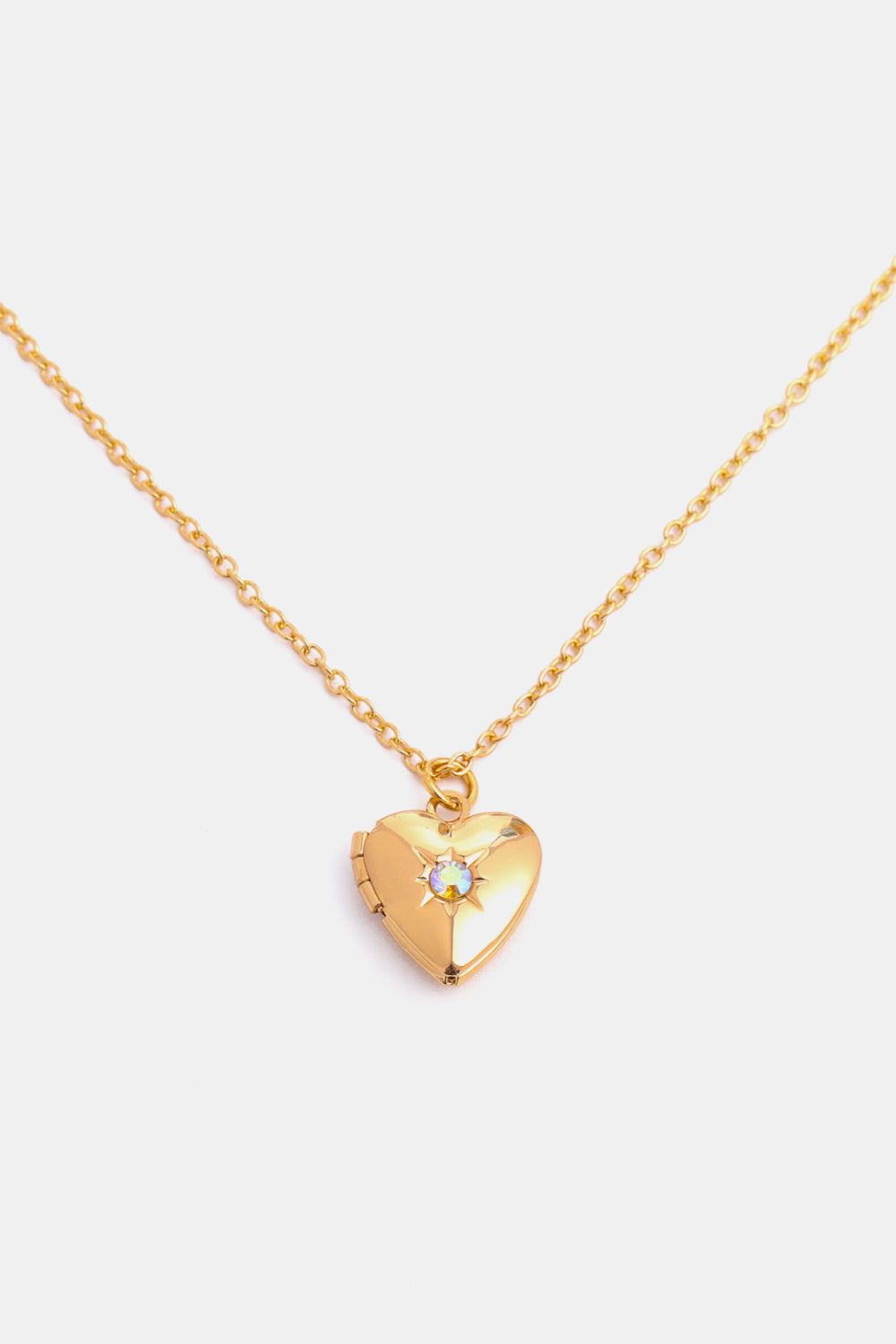 Collar con colgante de circonita en forma de corazón y chapado en oro de 14 quilates
