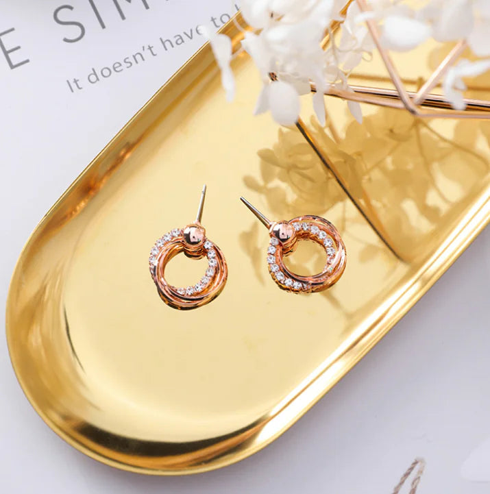Juego de pendientes y collar de círculo de diamantes brillantes