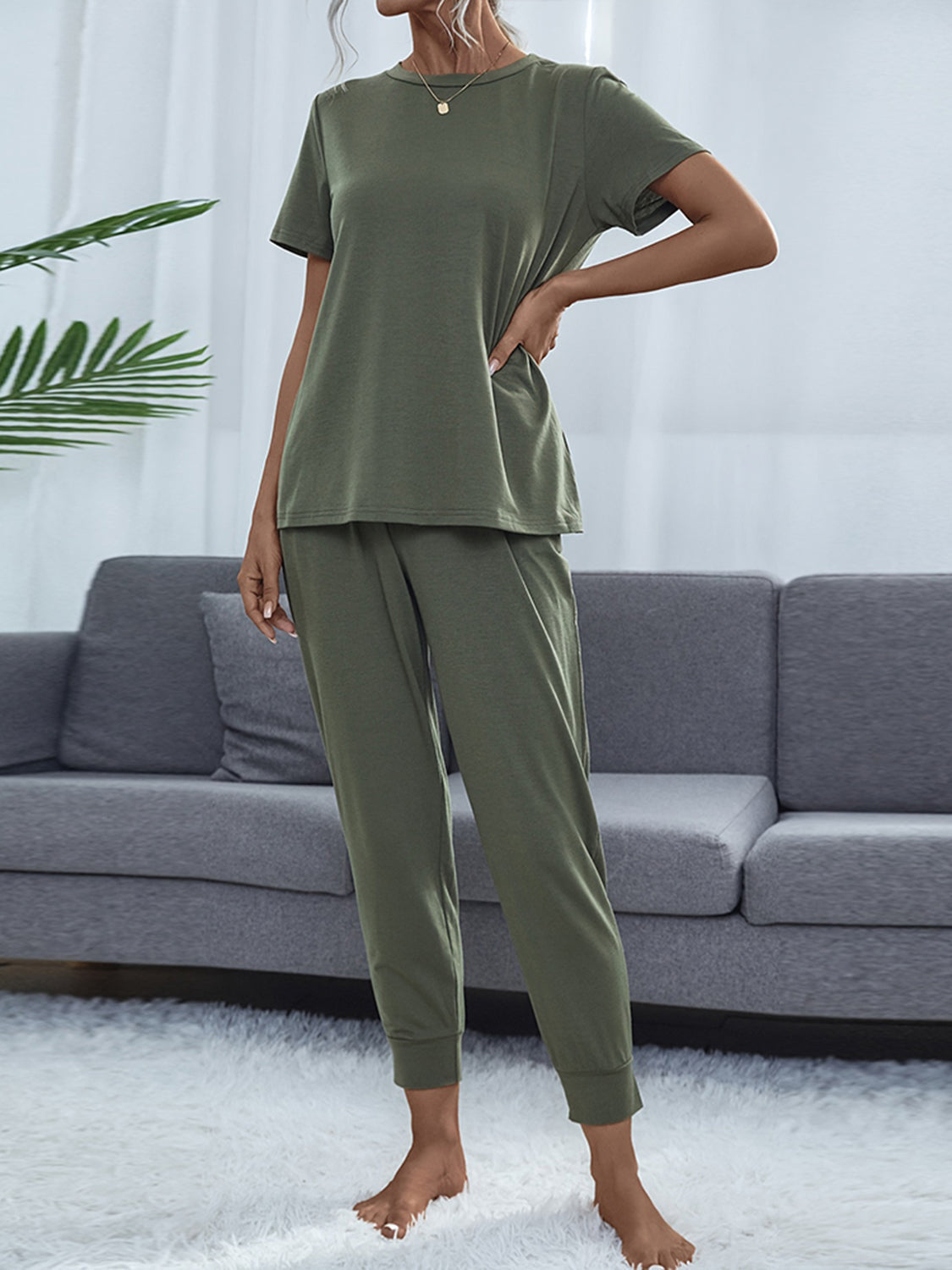 Conjunto de top y pantalón de manga corta con cuello redondo brillante