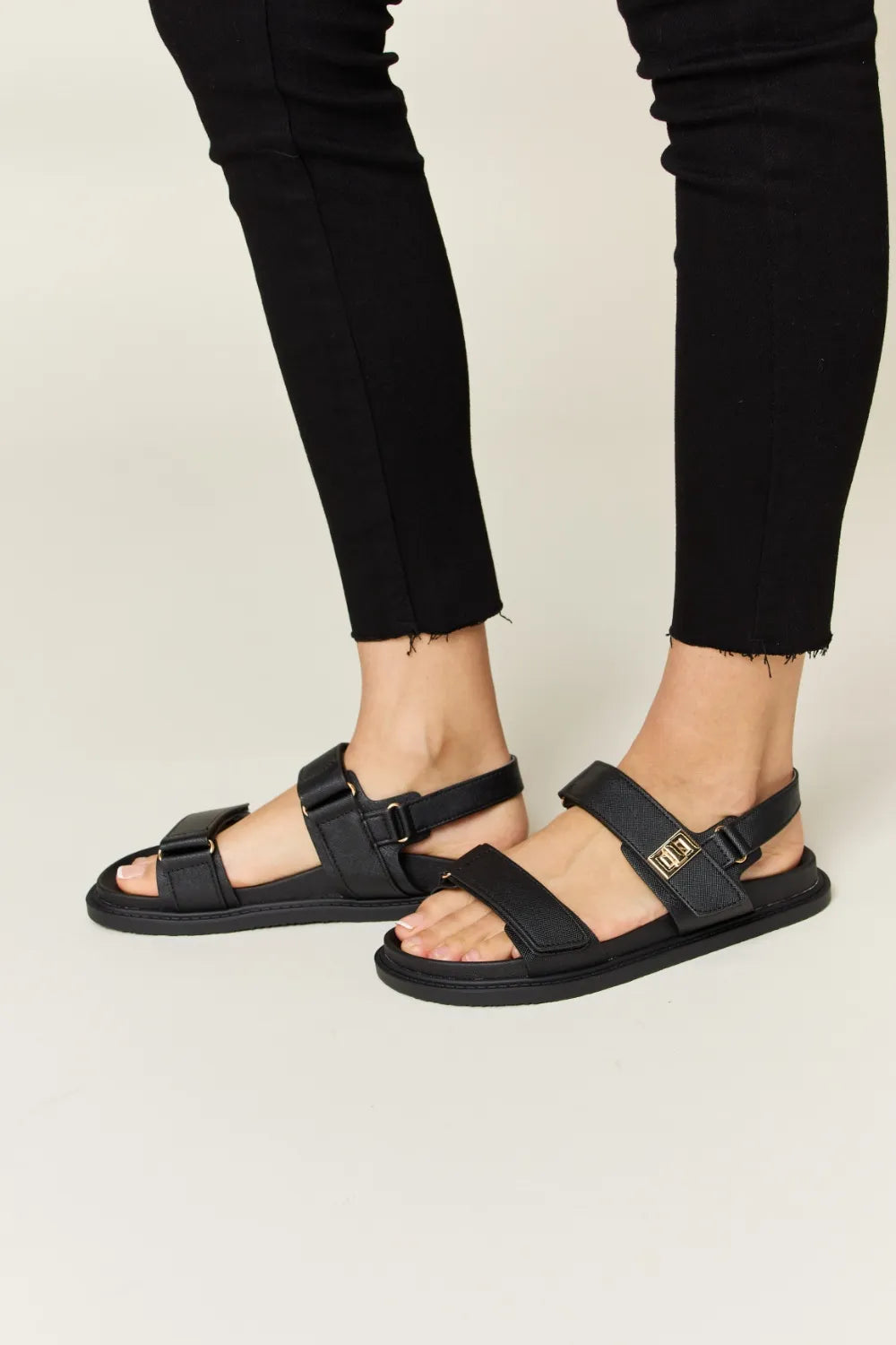 Sandalias WILD DIVA con talón descubierto de doble tira de velcro
