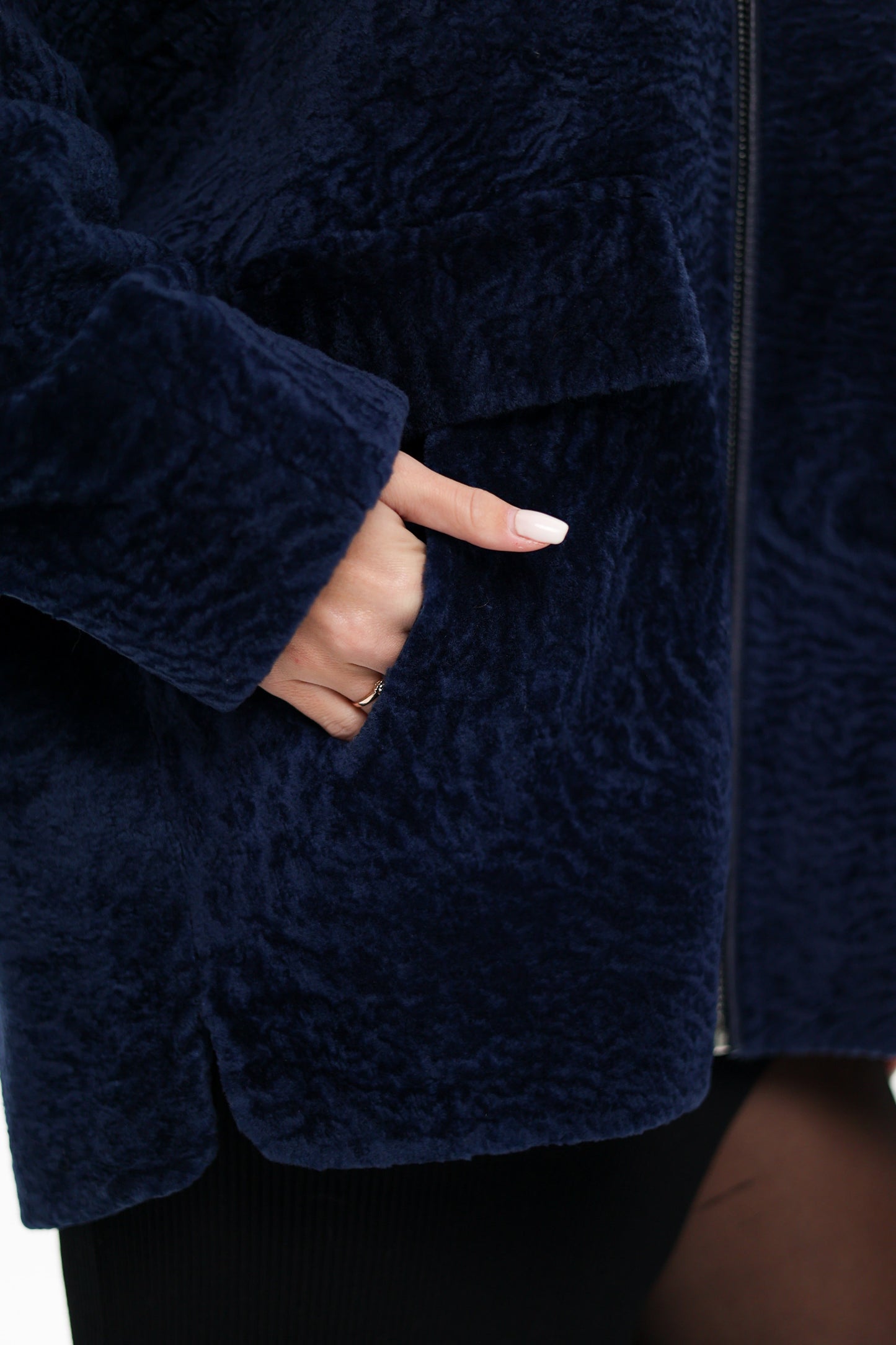 Chaqueta de piel de cordero auténtica con ribete de zorro plateado