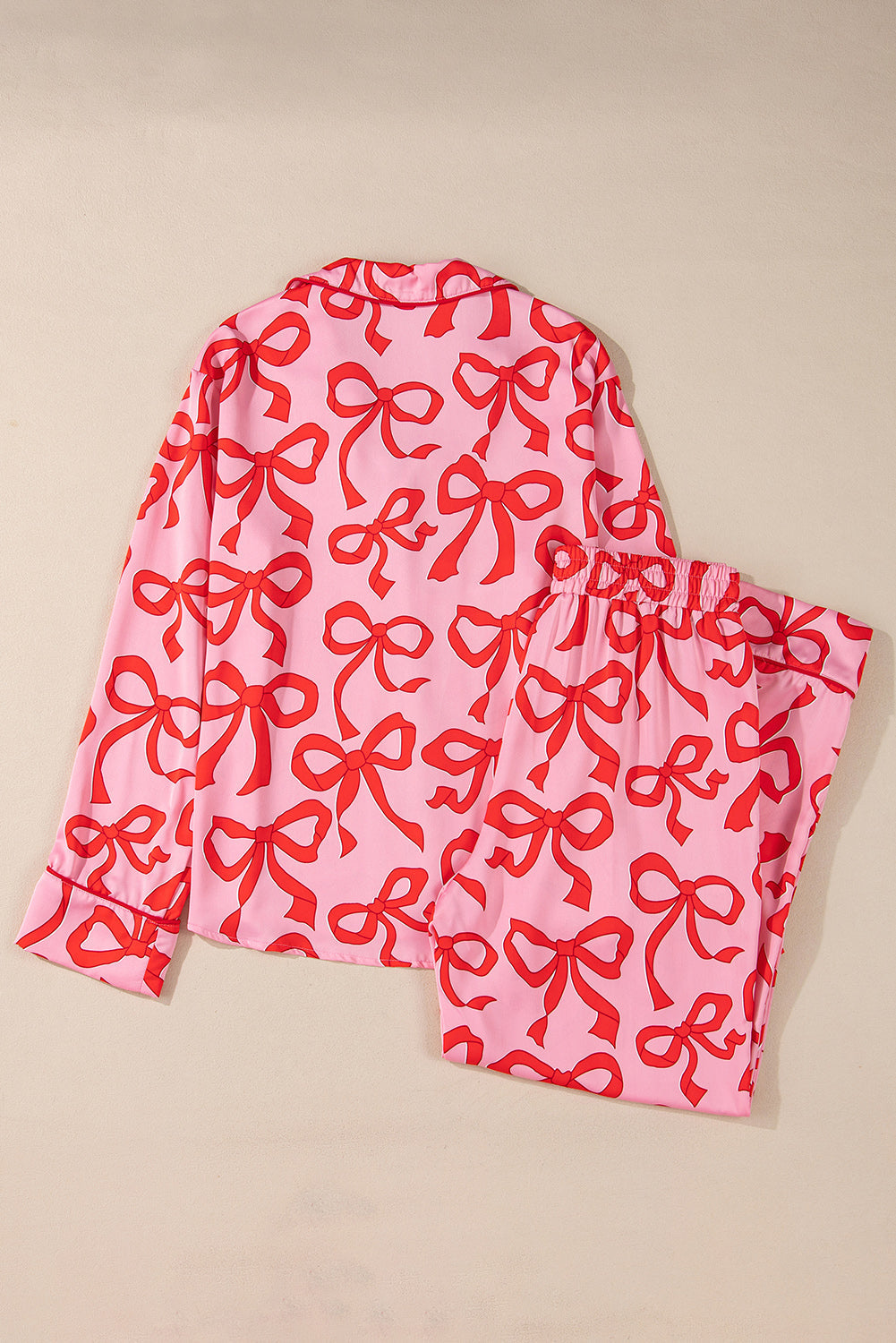 Pijama rosa de 2 piezas con estampado de lazos, estilo camisa y manga larga