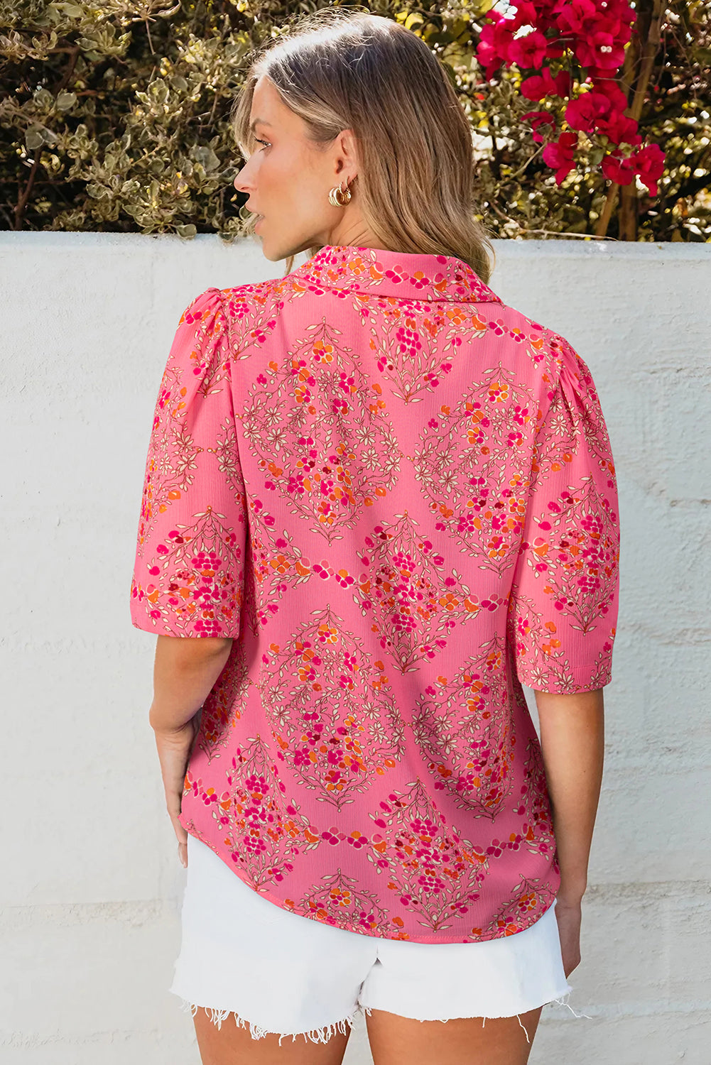 Camisa suelta de manga corta ancha con estampado floral rosa roja