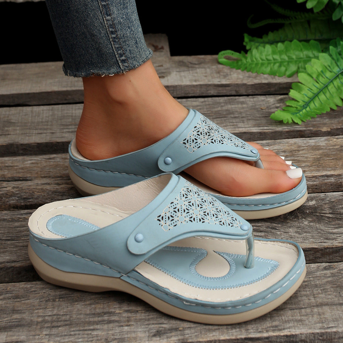 Clip Toe Hollowed Out Sandals