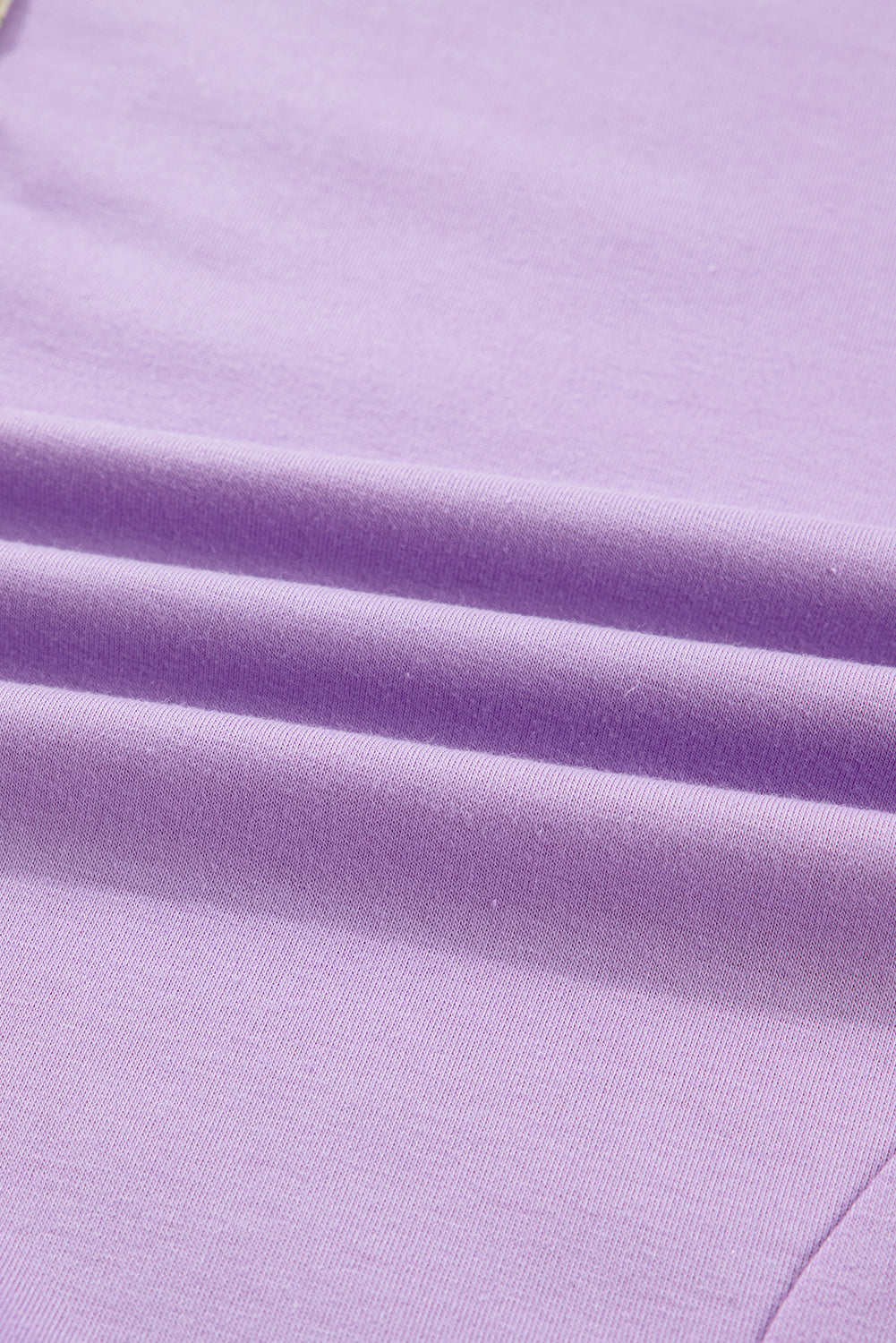 Suéter de talla grande con hombros caídos, retazos de rayas moradas y botones