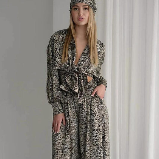Pijama de seda helada suelto con estampado de leopardo de moda para mujer