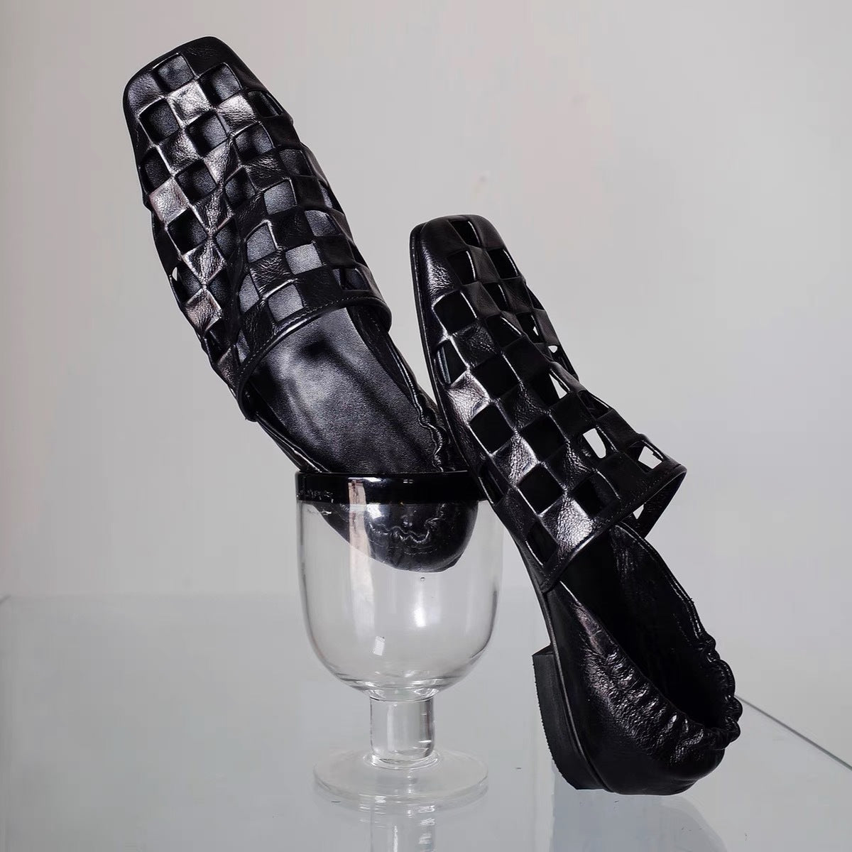 Women's Retro Flat Shoes With Hollowed-Out Pleats
