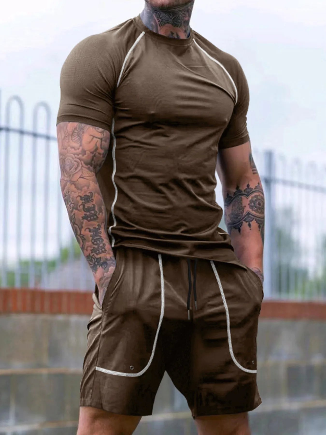 Conjunto Cómodo de 2 Piezas para Hombre: Camiseta con Bolsillo y Pantalones Cortos