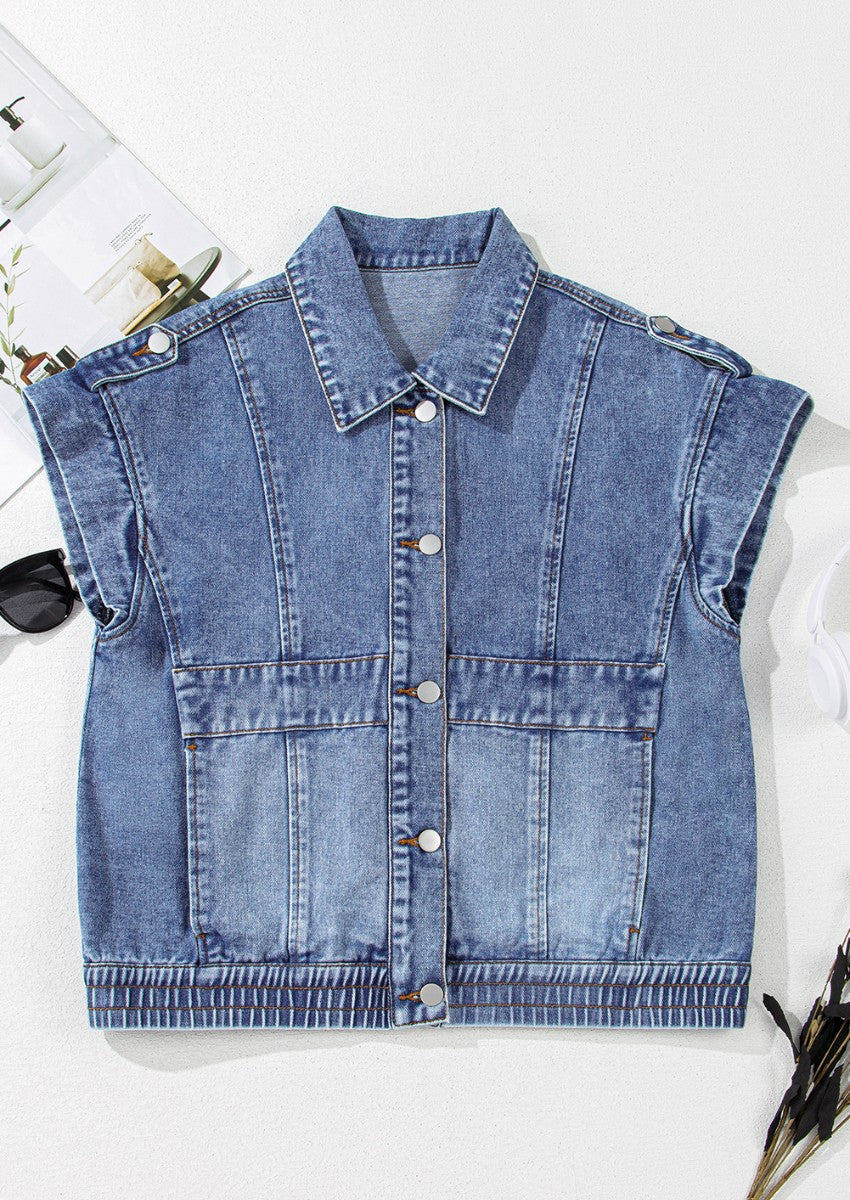 Chaqueta vaquera con botones y manga casquillo