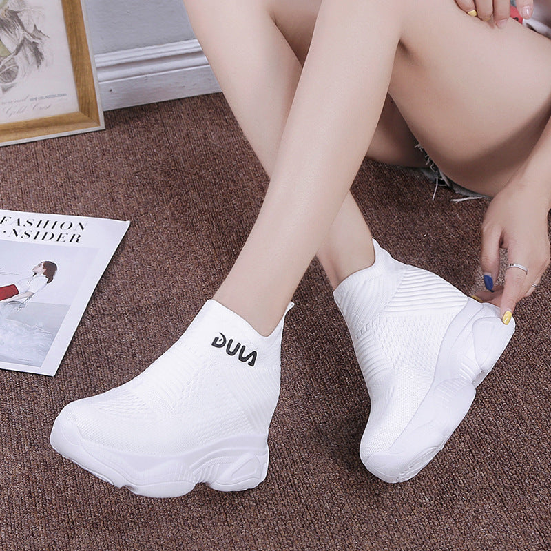 Internally increased breathable sneakers