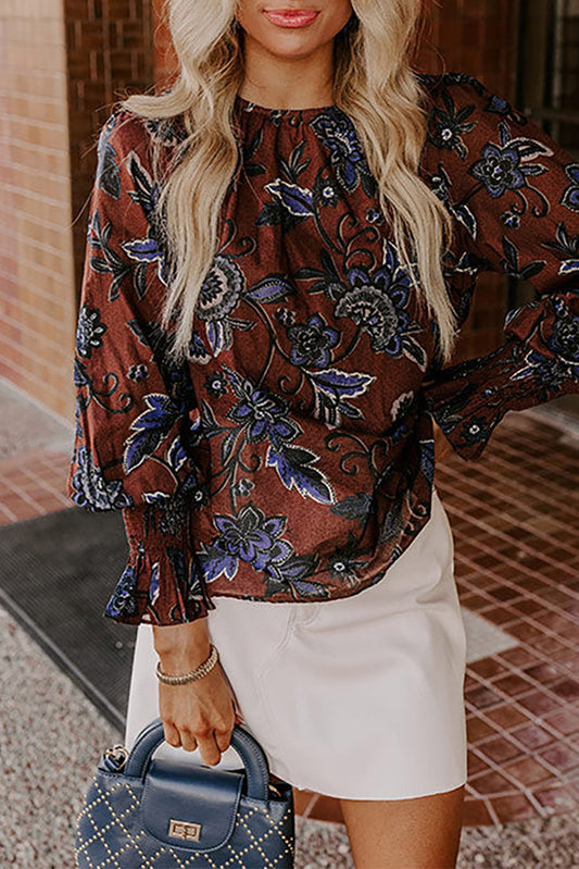 Blusa holgada con estampado floral otoñal marrón y puños fruncidos