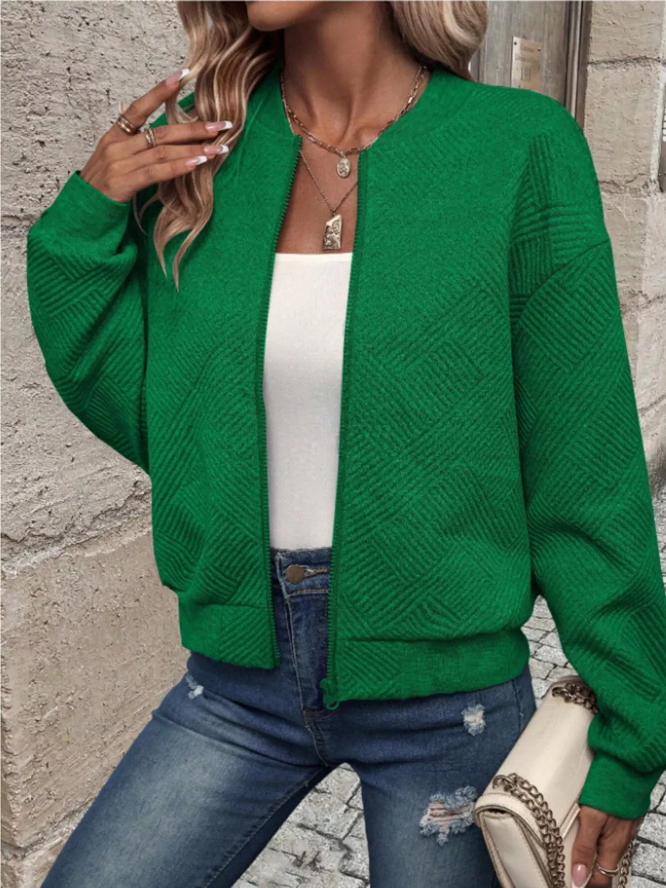 Chaqueta bomber con cremallera y textura