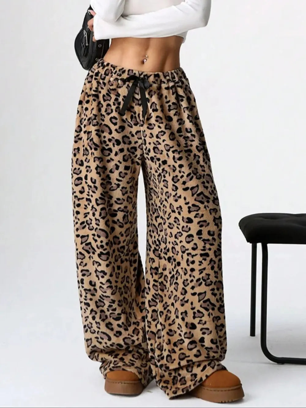 Pantalones de felpa anchos con estampado de leopardo