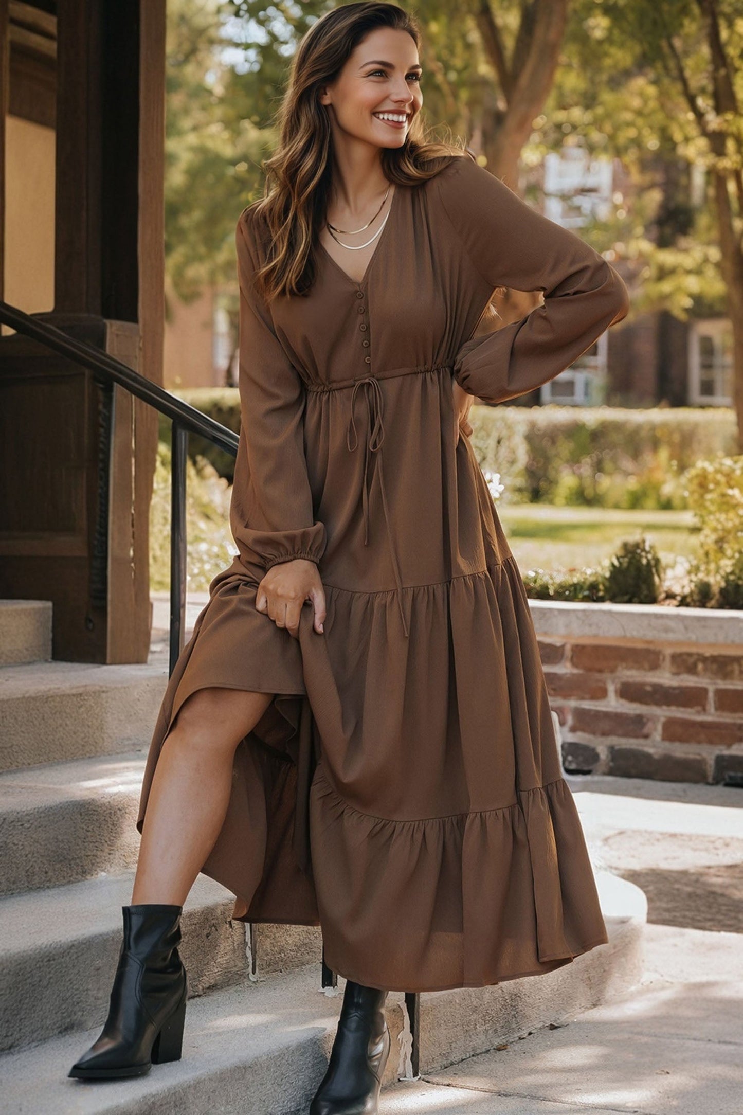 Vestido maxi escalonado con cuello en V y botones de manga larga, liso, verde negruzco
