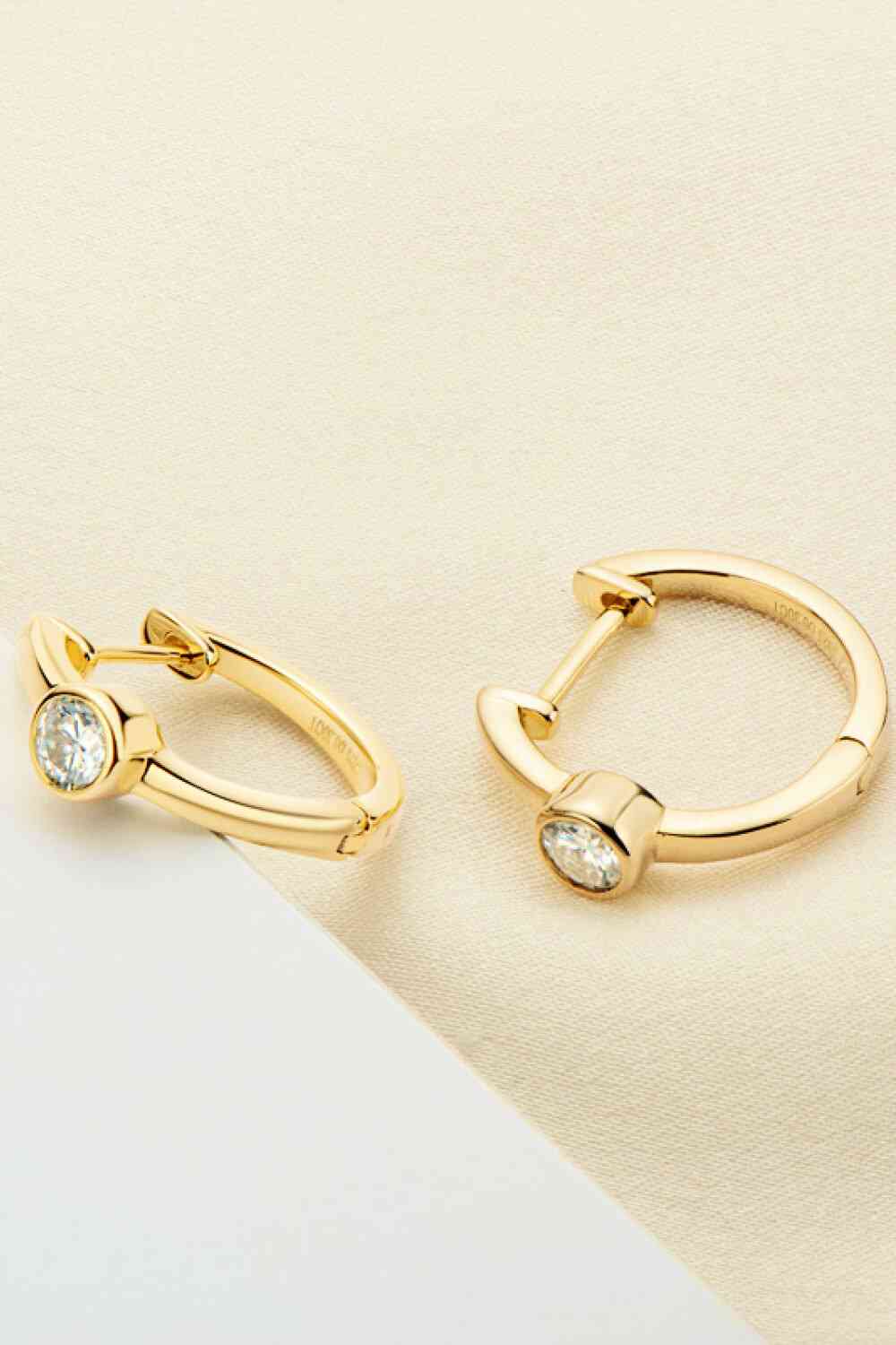 Elegantes Pendientes de Aro Chapados en Oro de 18k con Moissanita Incrustada – Diseño Minimalista Ver tabla de tallas en "más detalles"