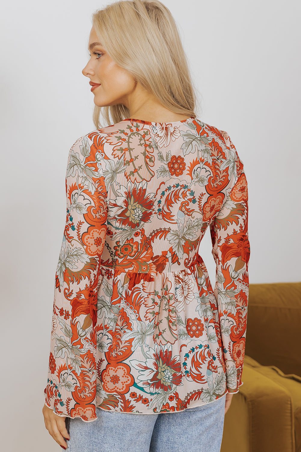 Blusa Naranja Estampado Floral con Nudo, Escote Pronunciado y Mangas Acampanadas