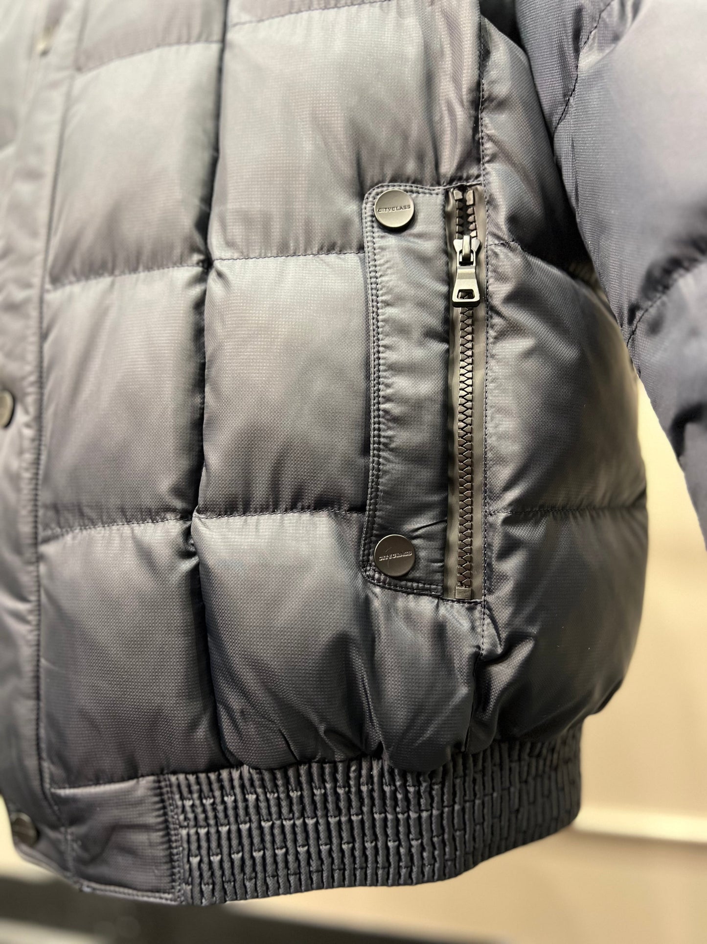 Chaqueta acolchada con aislamiento Sorona® y ribete de piel auténtica