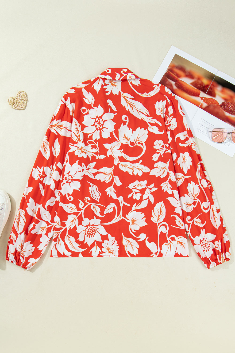 Camisa Roja de Tallas Grandes con Estampado Floral y Botones Sueltos