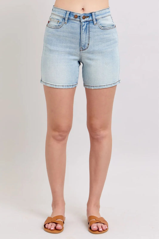Pantalones cortos de mezclilla Judy Blue de talla grande con 2 botones y bolsillos