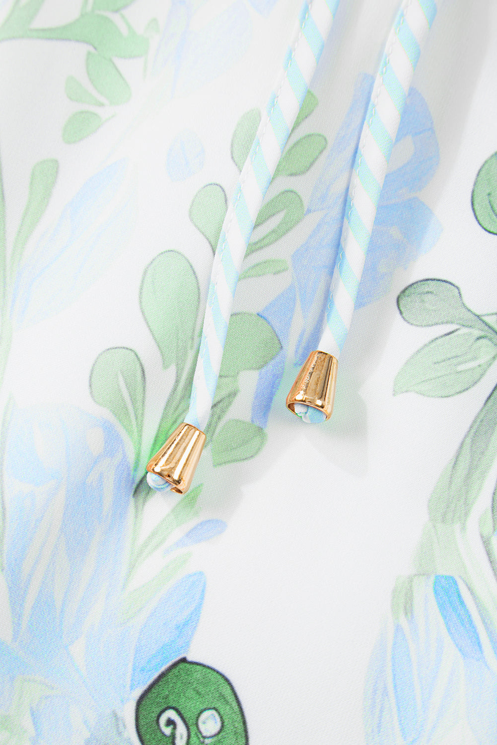 Minivestido de manga corta con capas y ribete en contraste floral azul cielo