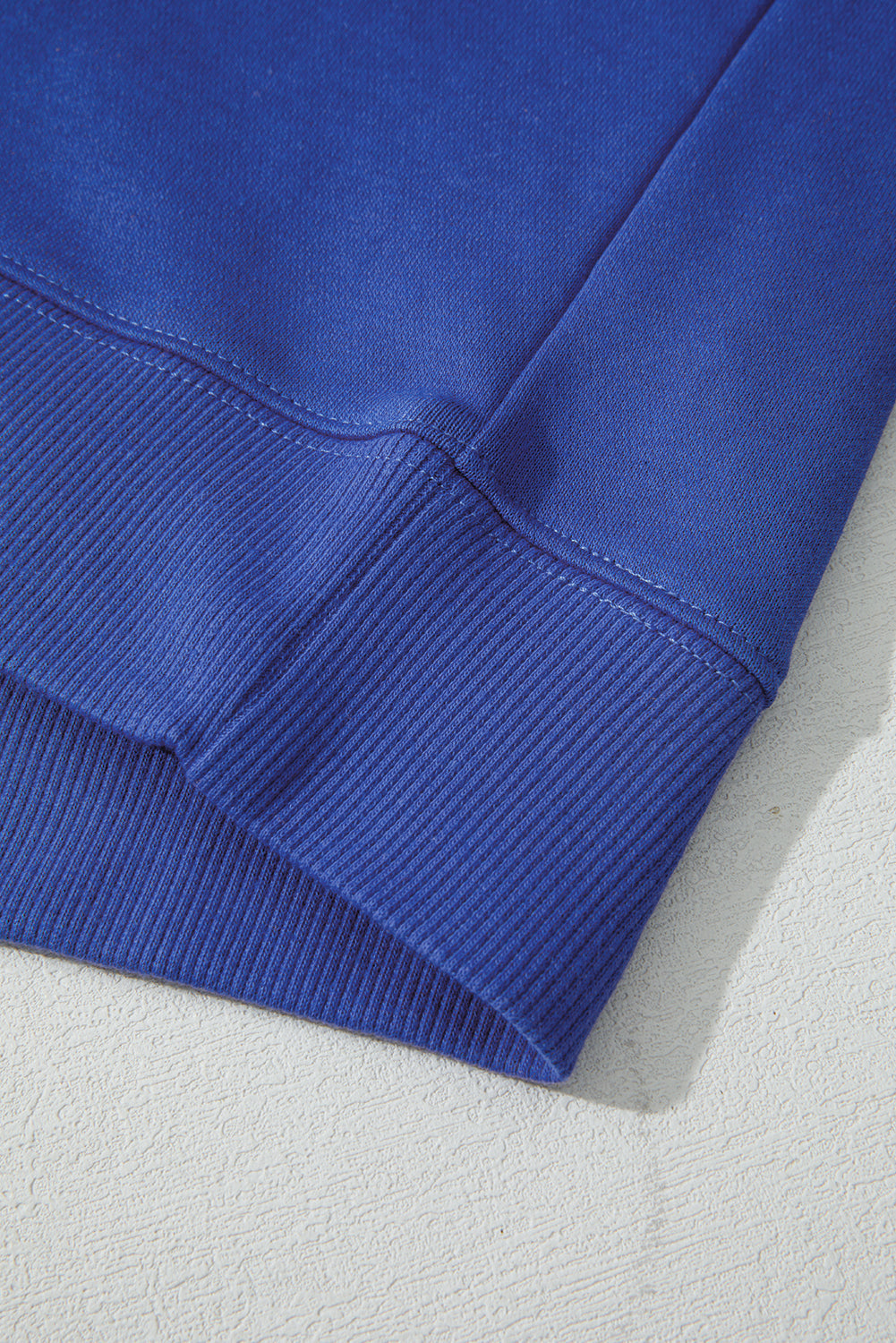 Sudadera Oversize Azul Cielo con Detalle de Rayas Universitarias y Hombros Caídos