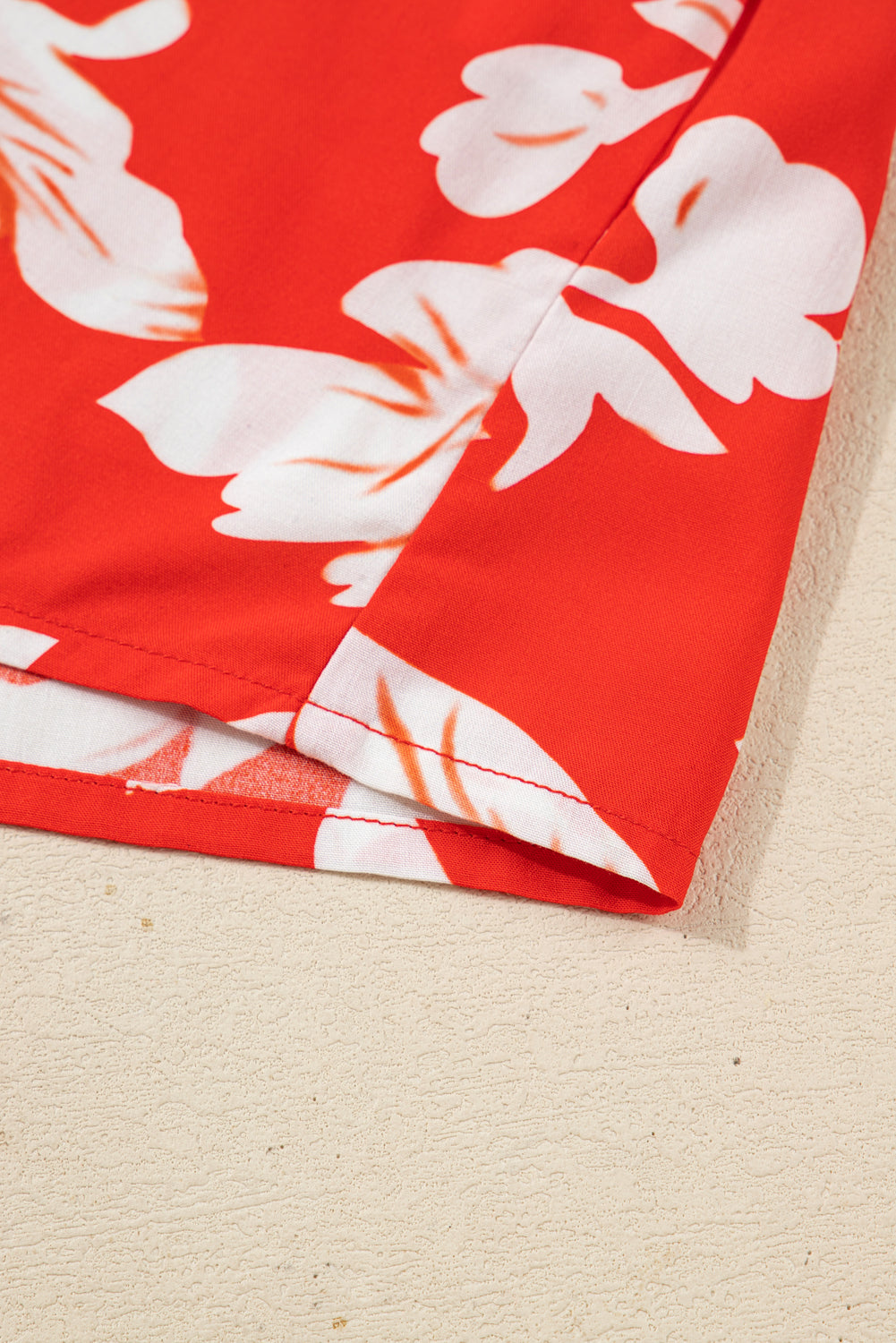 Camisa Roja de Tallas Grandes con Estampado Floral y Botones Sueltos
