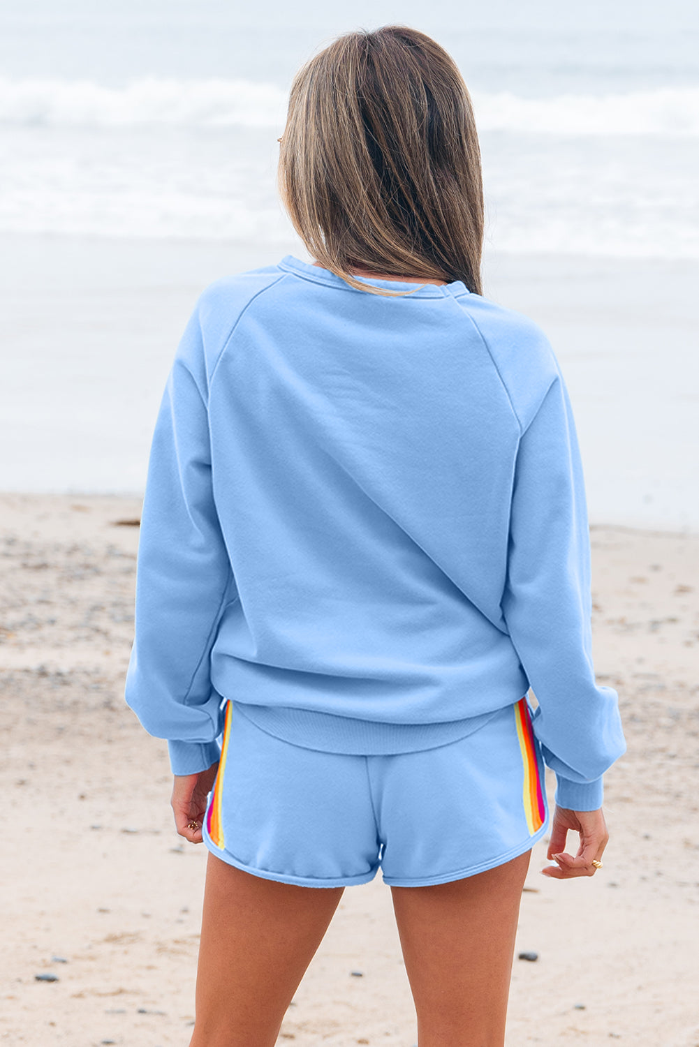 Conjunto informal de dos piezas de jersey y shorts en azul claro con detalles