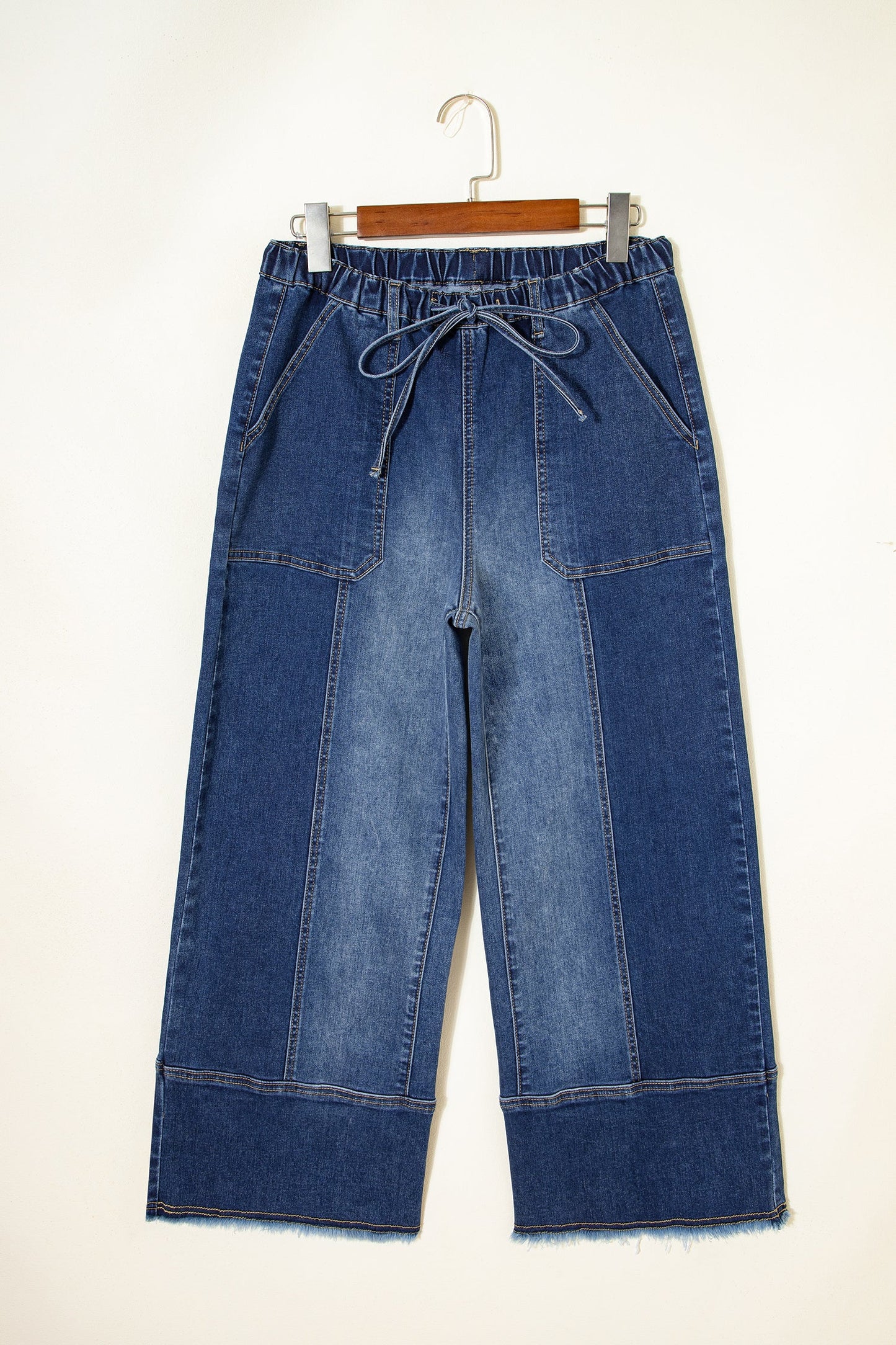 Pantalones vaqueros de pierna ancha con cordón azul de Prusia, detalle de costura y dobladillo sin rematar