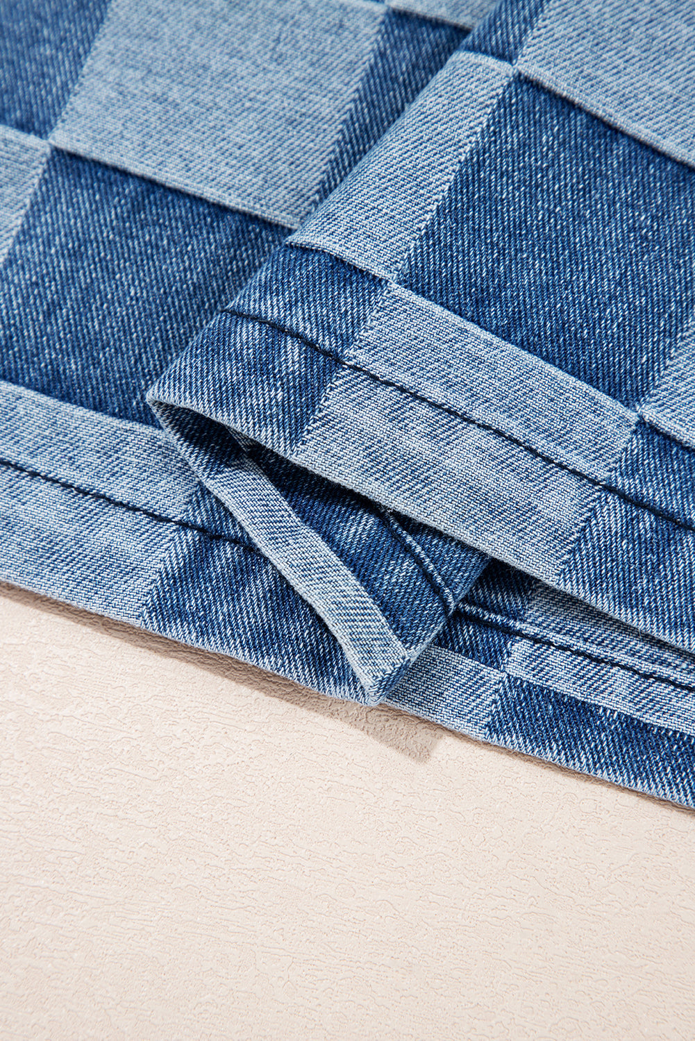 Sudadera con capucha de denim azul cielo con cuello con cremallera y bolsillo canguro, diseño de cuadros