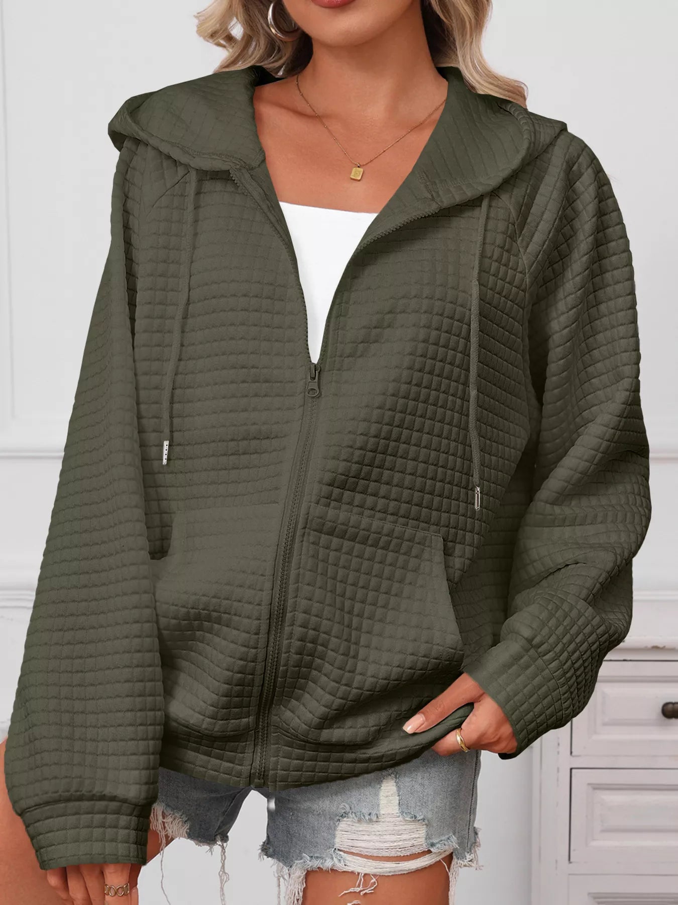 Chaqueta con capucha y cremallera, acolchada con textura, talla grande