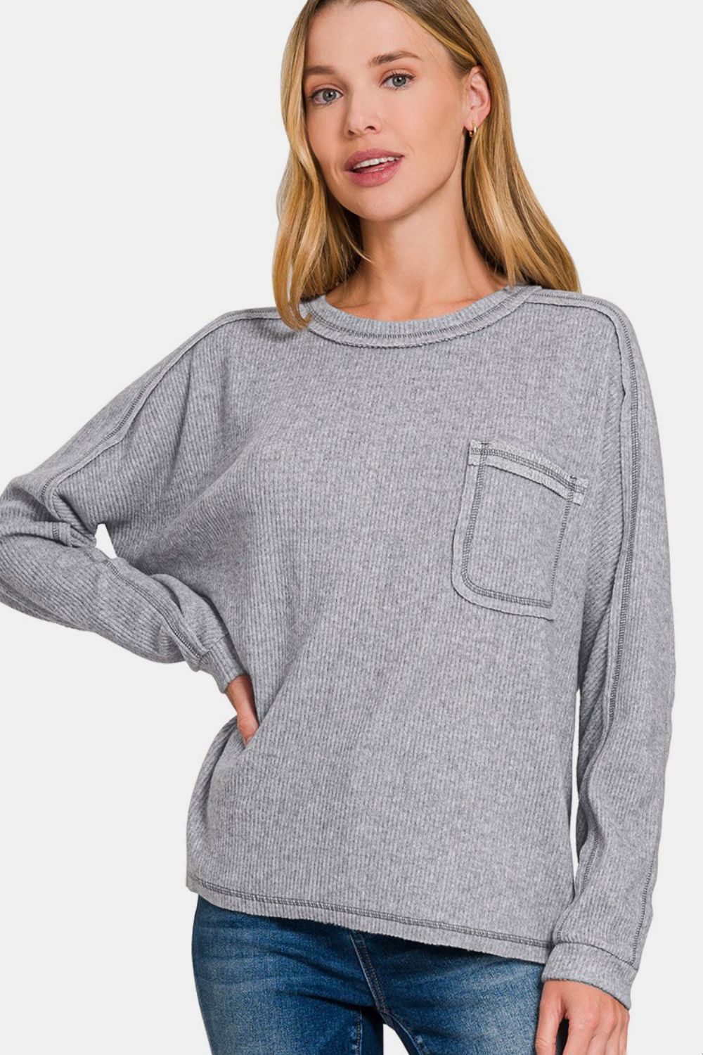 Zenana Top de punto Hacci acanalado cepillado con costuras en contraste talla completa
