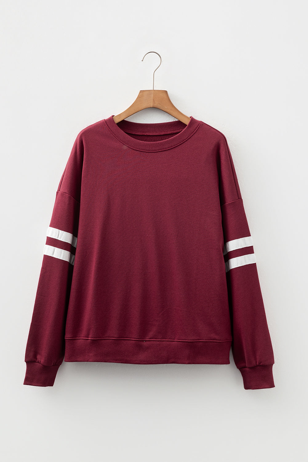 Sudadera Oversize Azul Cielo con Detalle de Rayas Universitarias y Hombros Caídos