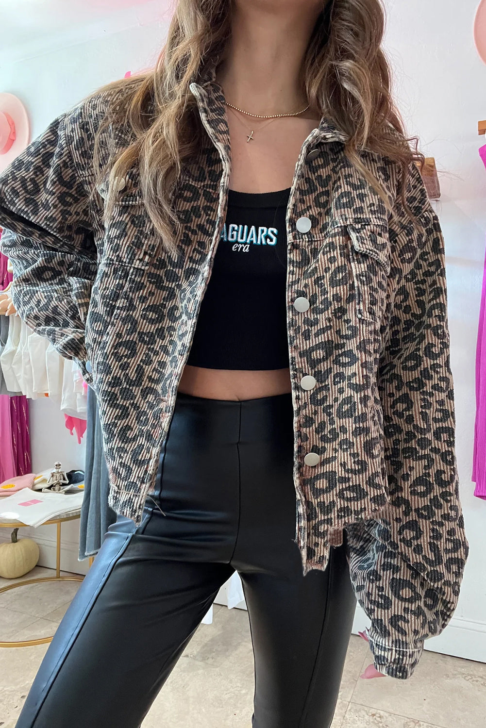 Chaqueta Abotonada de Pana con Estampado de Leopardo Caqui Oscuro y Dobladillo Irregular