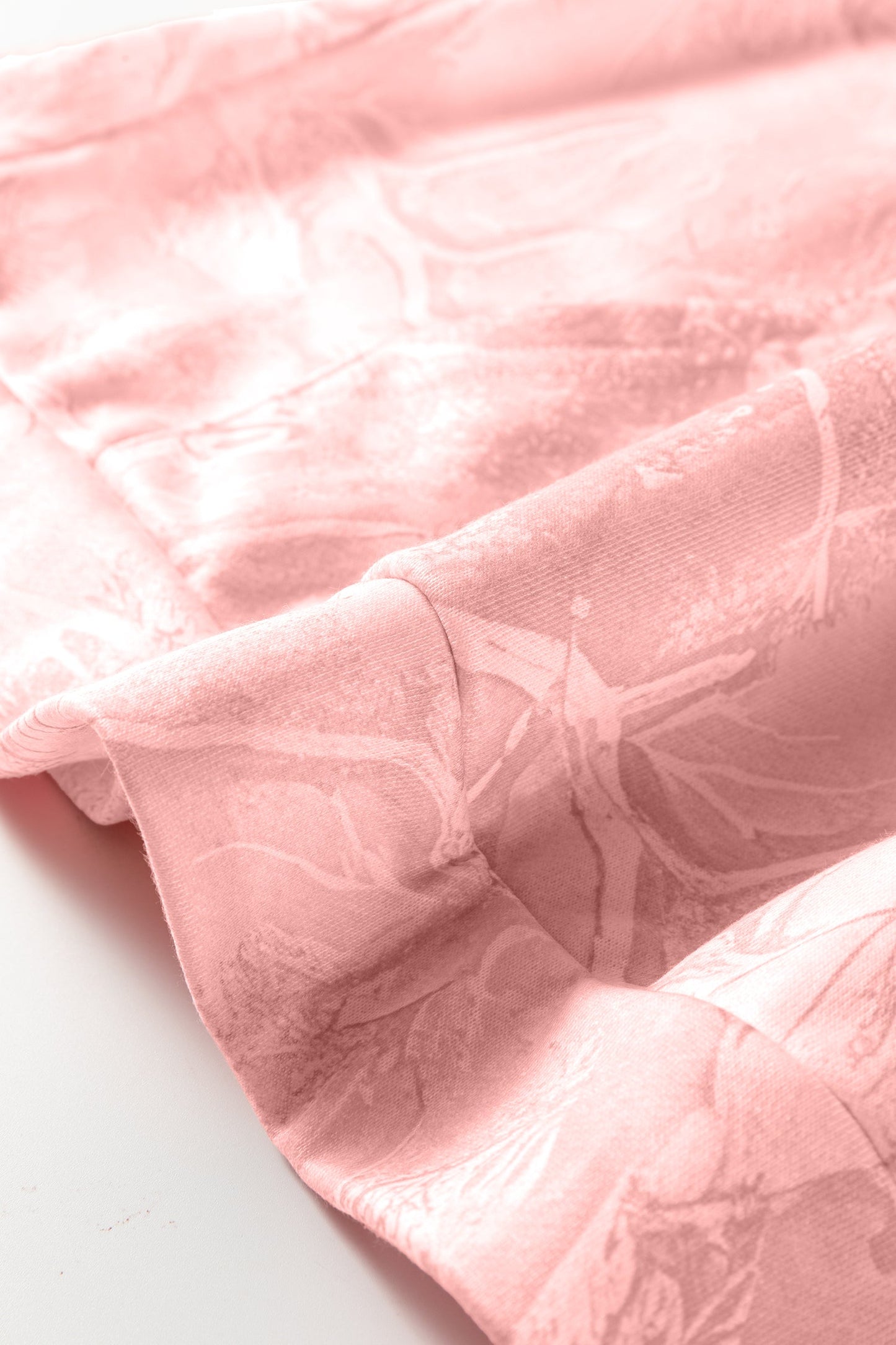 Sudadera con capucha deportiva extragrande con estampado de camuflaje Woodland rosa claro