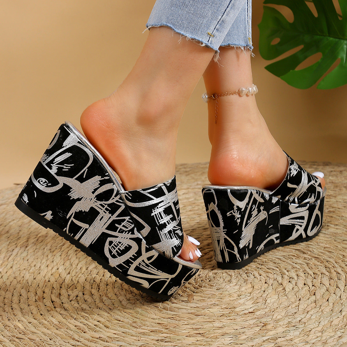 Round-Toe Wedge Printed Slippers
