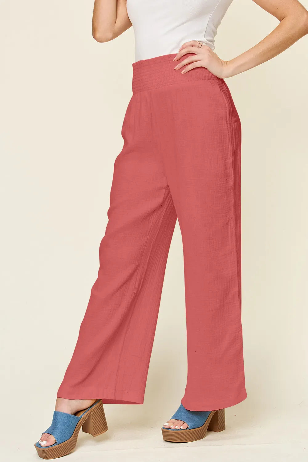 Pantalones anchos con cintura smock y textura de Double Take